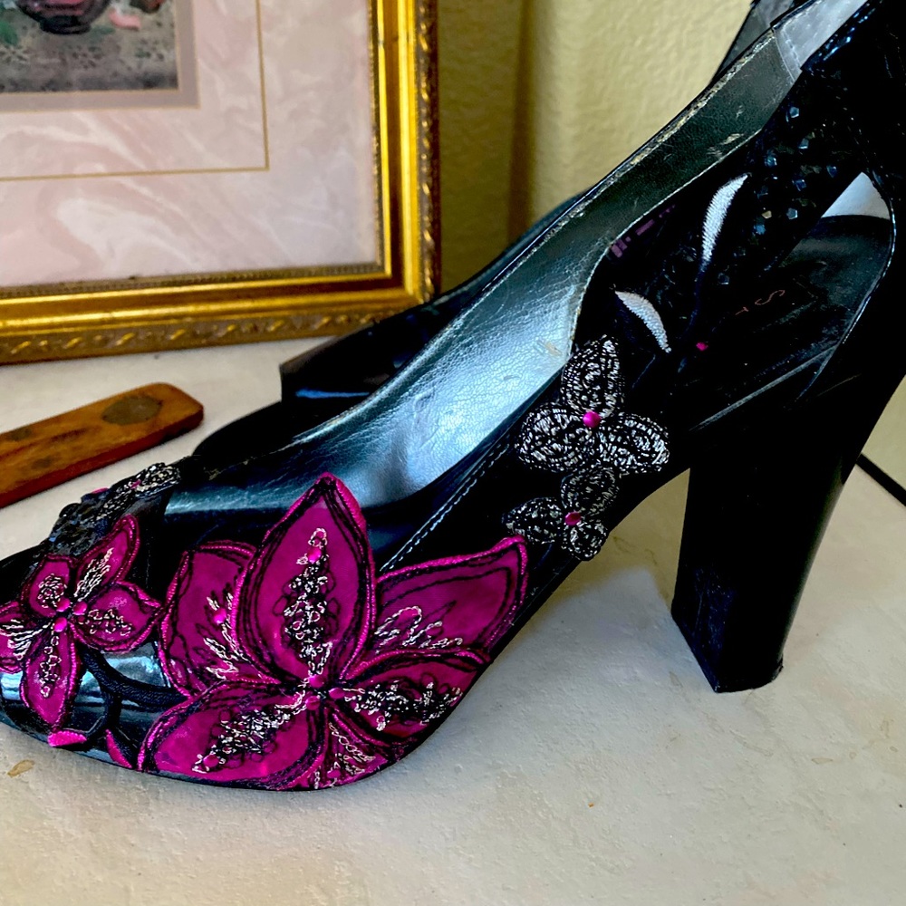 Steven Madden genuine patent leather sandals